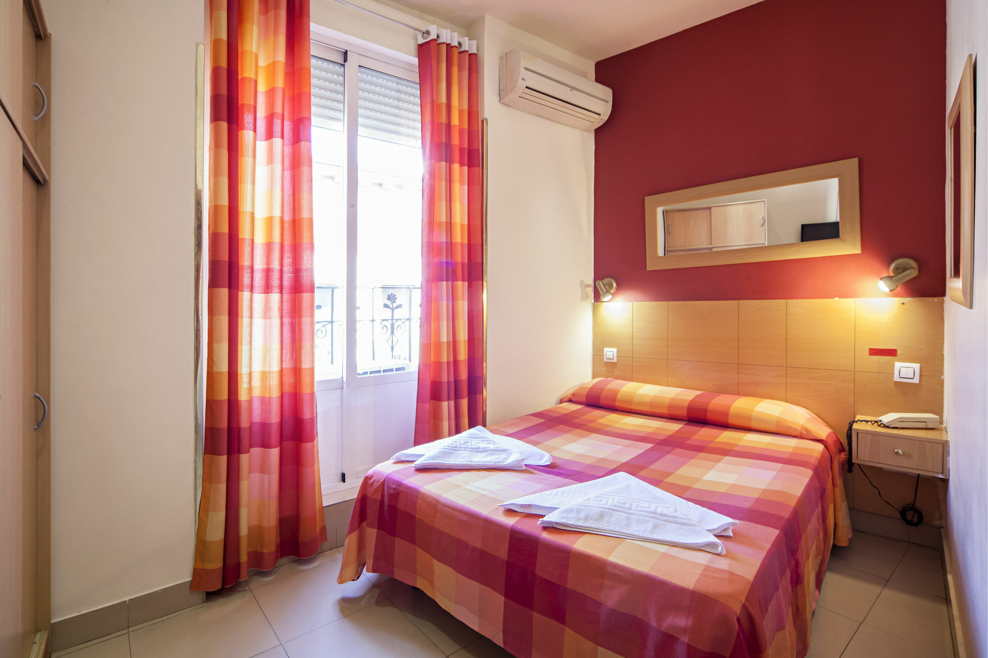 Hostal Inter Plaza Mayor Madrid Dış mekan fotoğraf